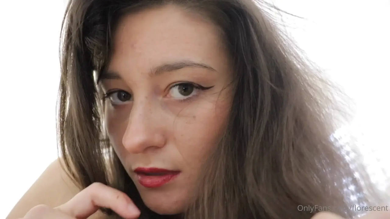 Florescent ASMR Obsessive GF Suffocates You With Her Fufu