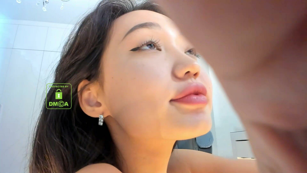 Yoona Lee Touches Her Tits On Her Live Show