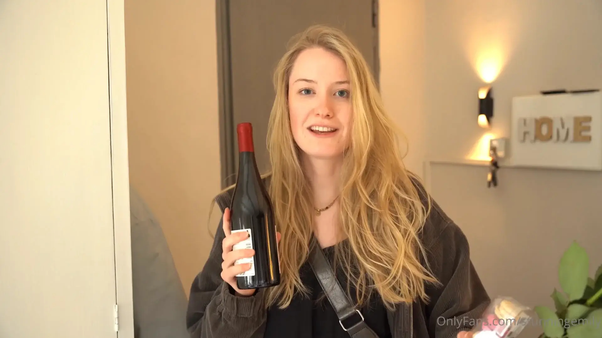 ASMR Emily GF Gives You a Valentine’s Day Surprise OF