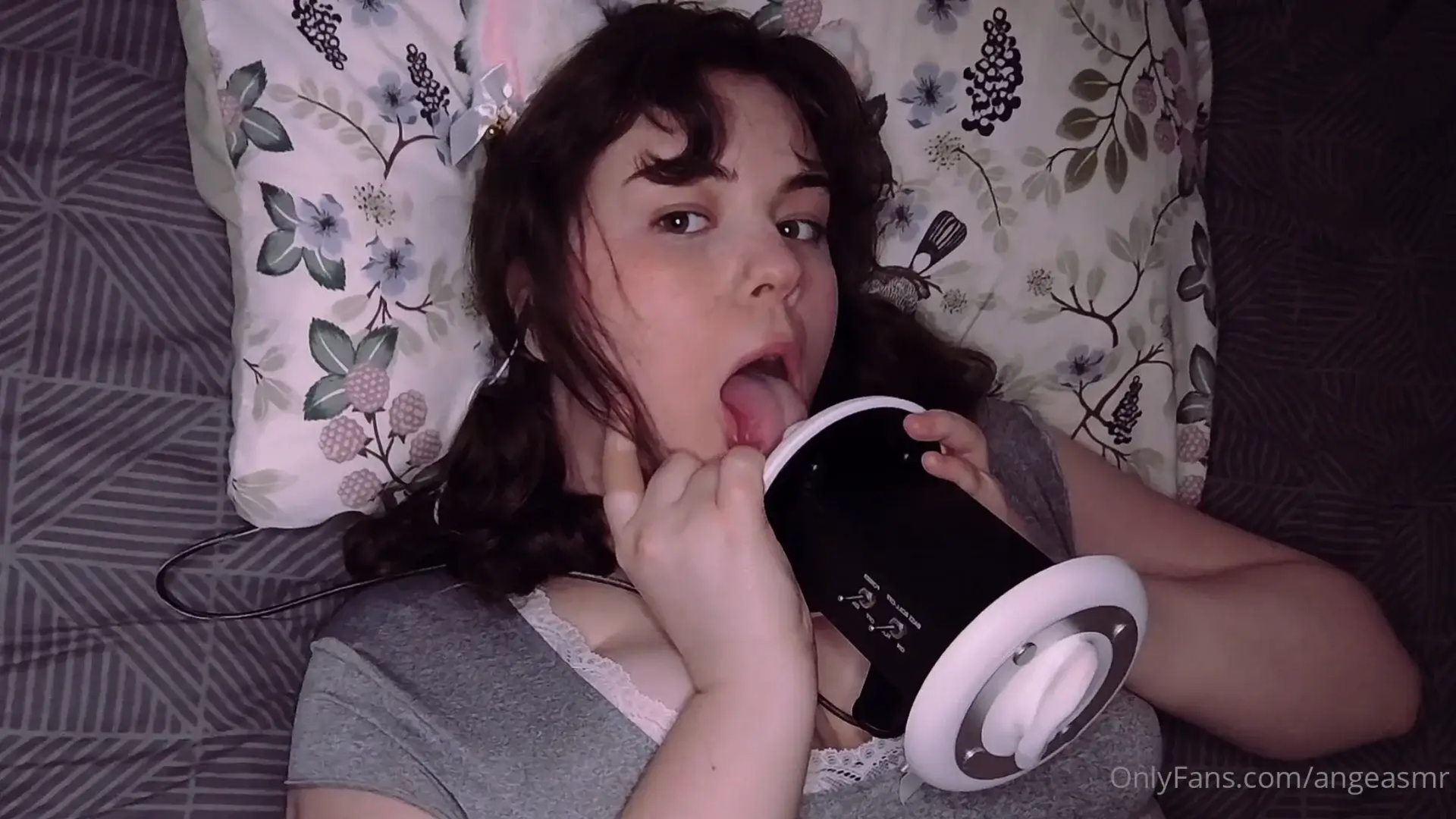 Ange ASMR Sleepy Sensual Ear Licking