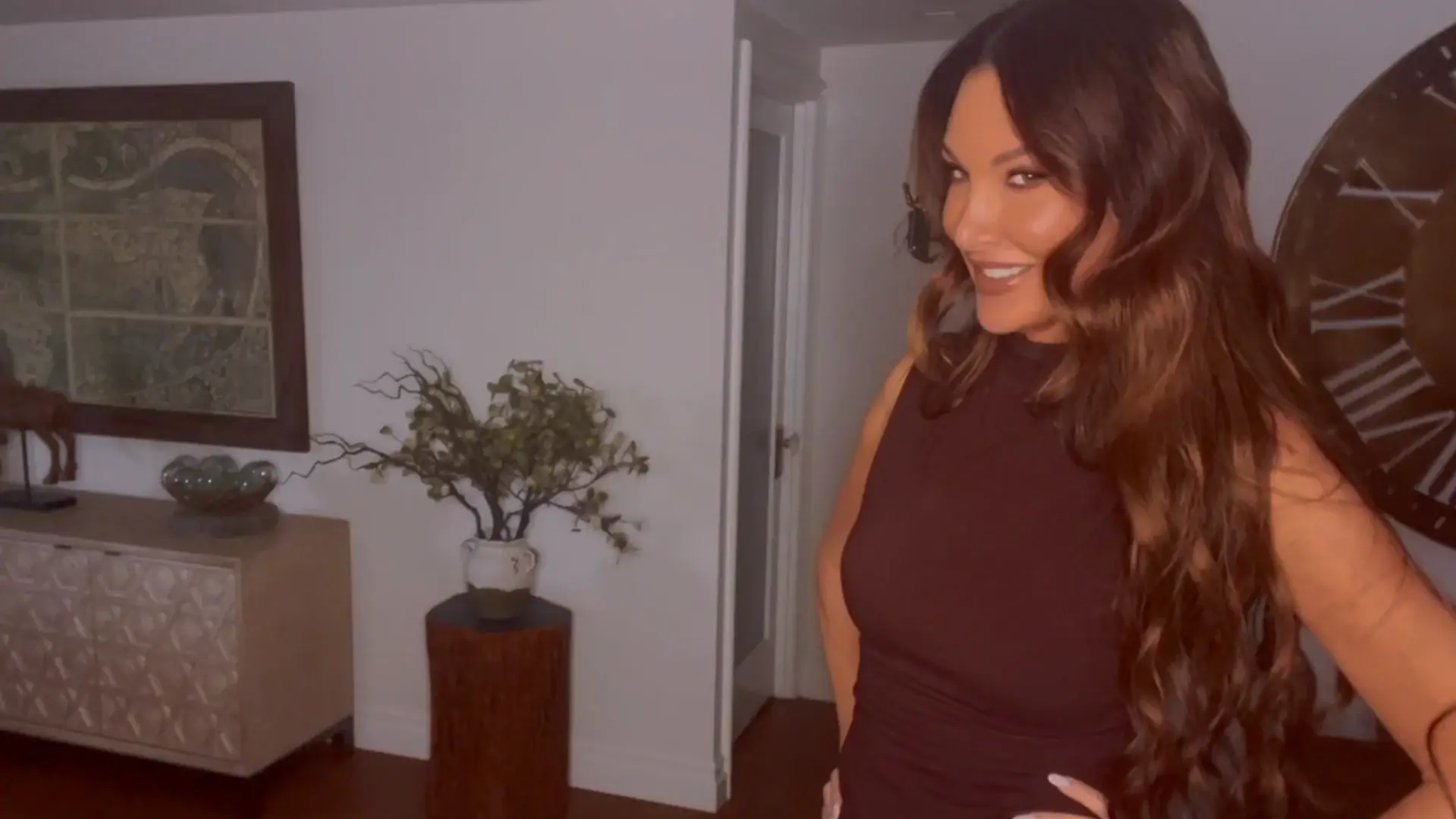 Anne ASMR Flirty Neighbor Hair Cutting Kissing RP