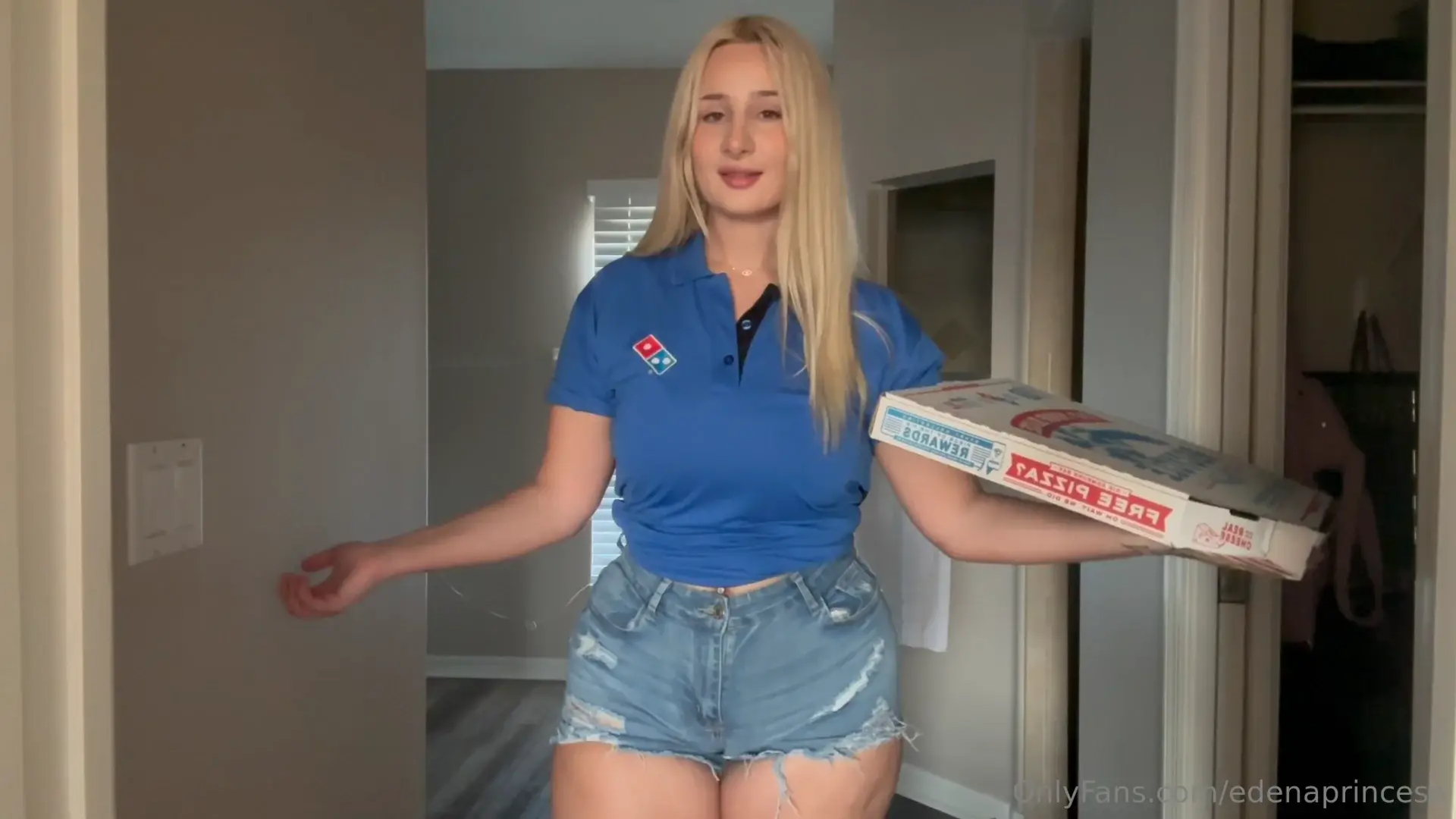 Eden ASMR Pizza Delivery Girl RP