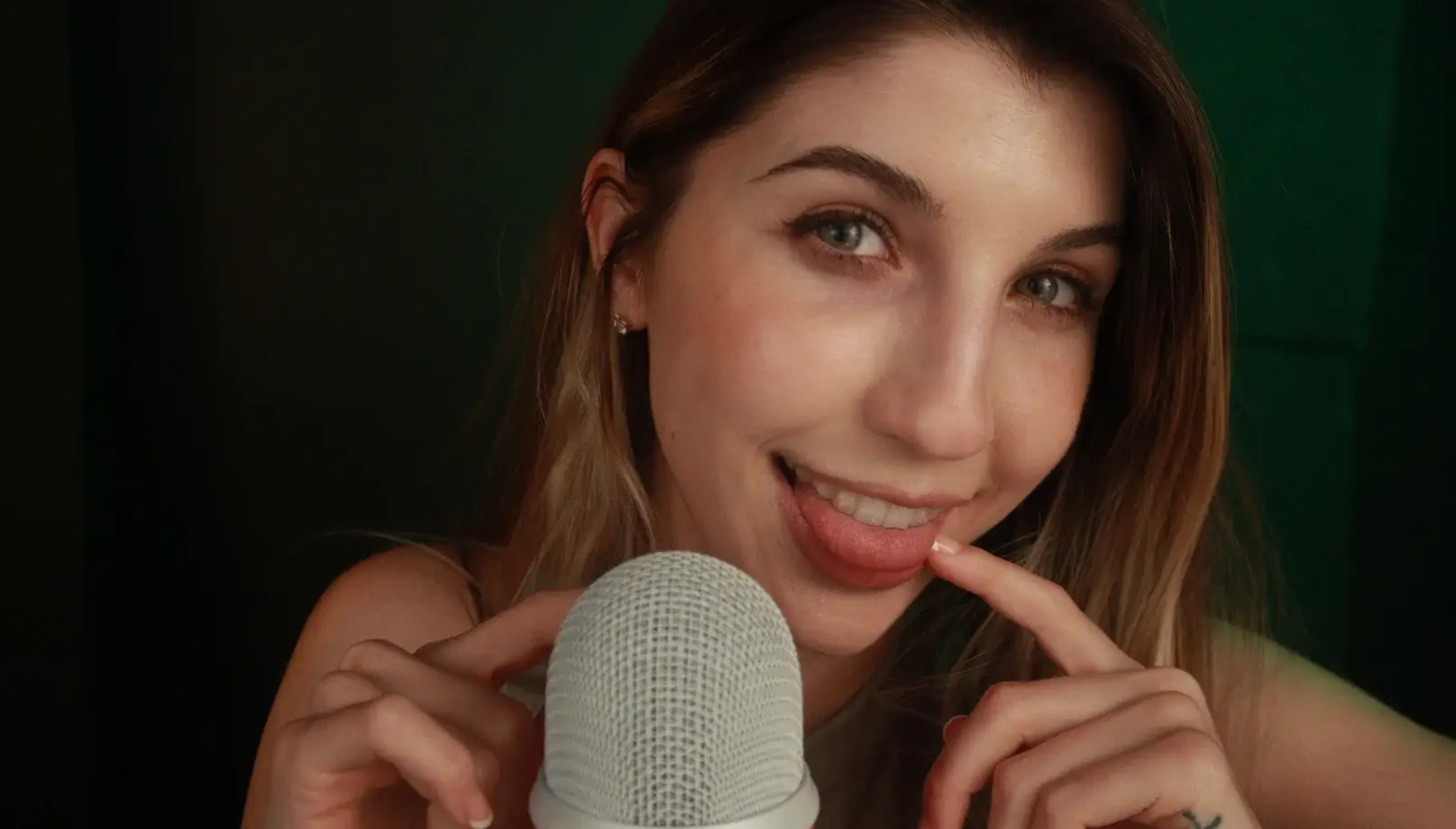 FrivolousFox ASMR Blue Yeti Ear Eating