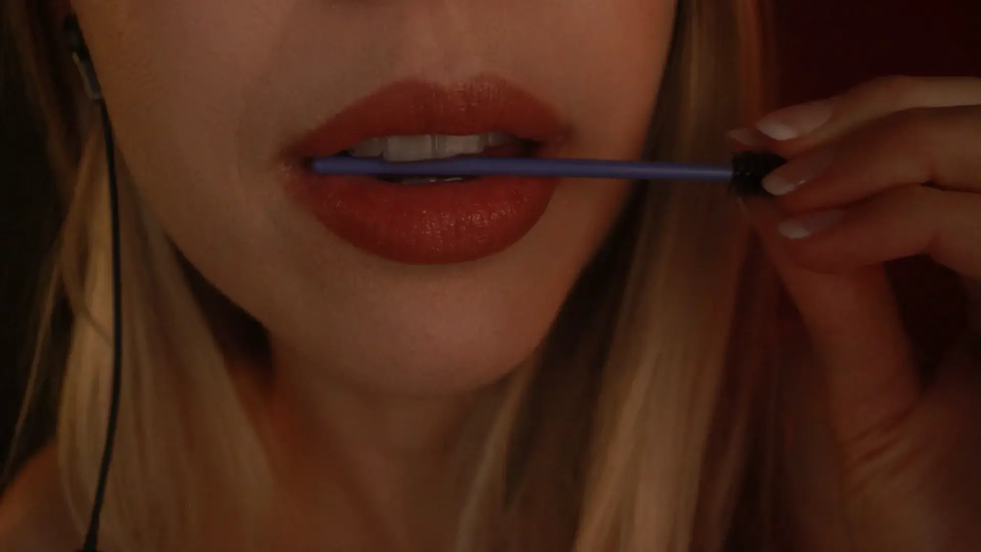 FrivolousFox ASMR Up-Close Mouth Sounds