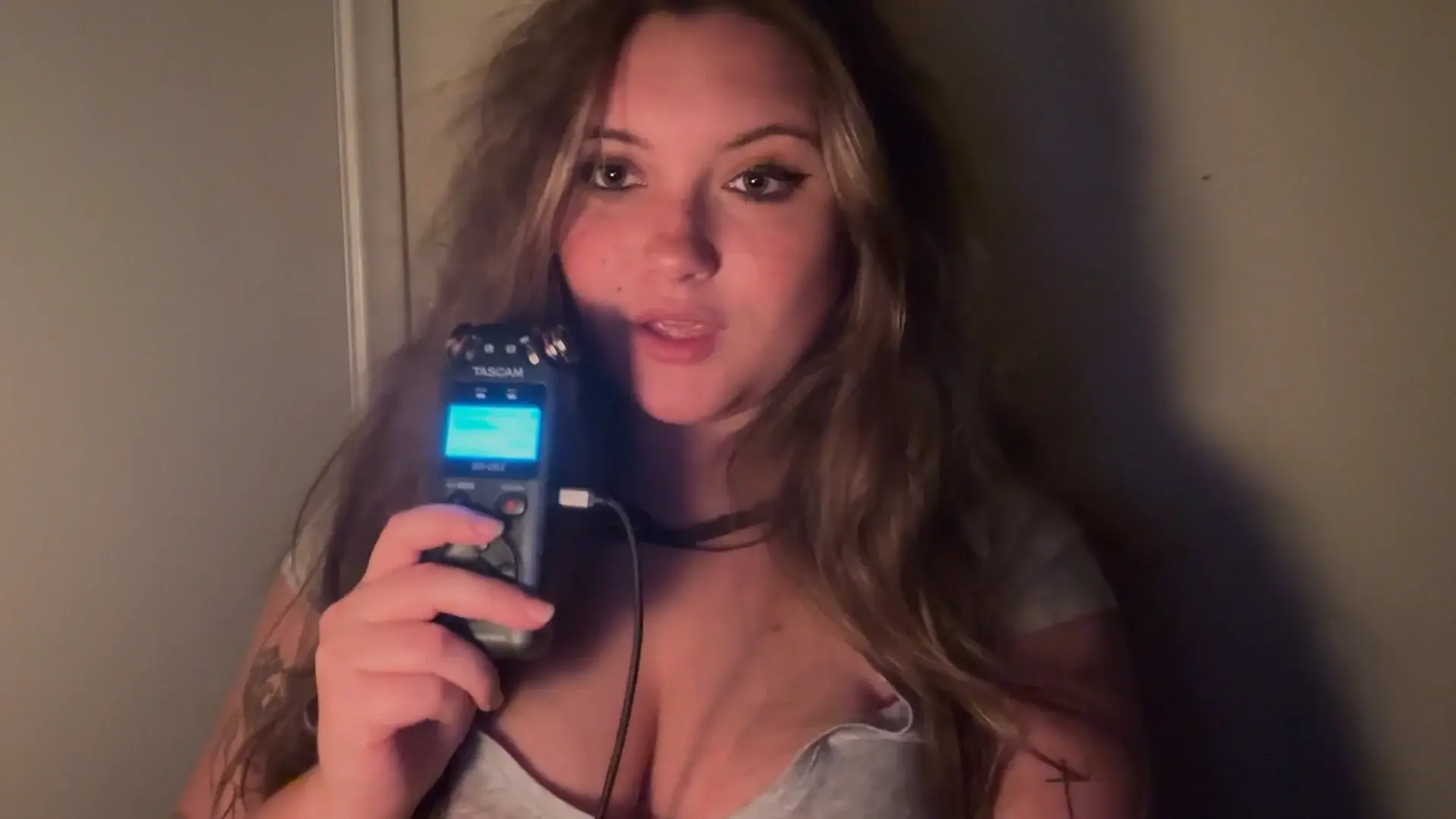 Haleys ASMR Mic Biting & Wet Mouth Sounds