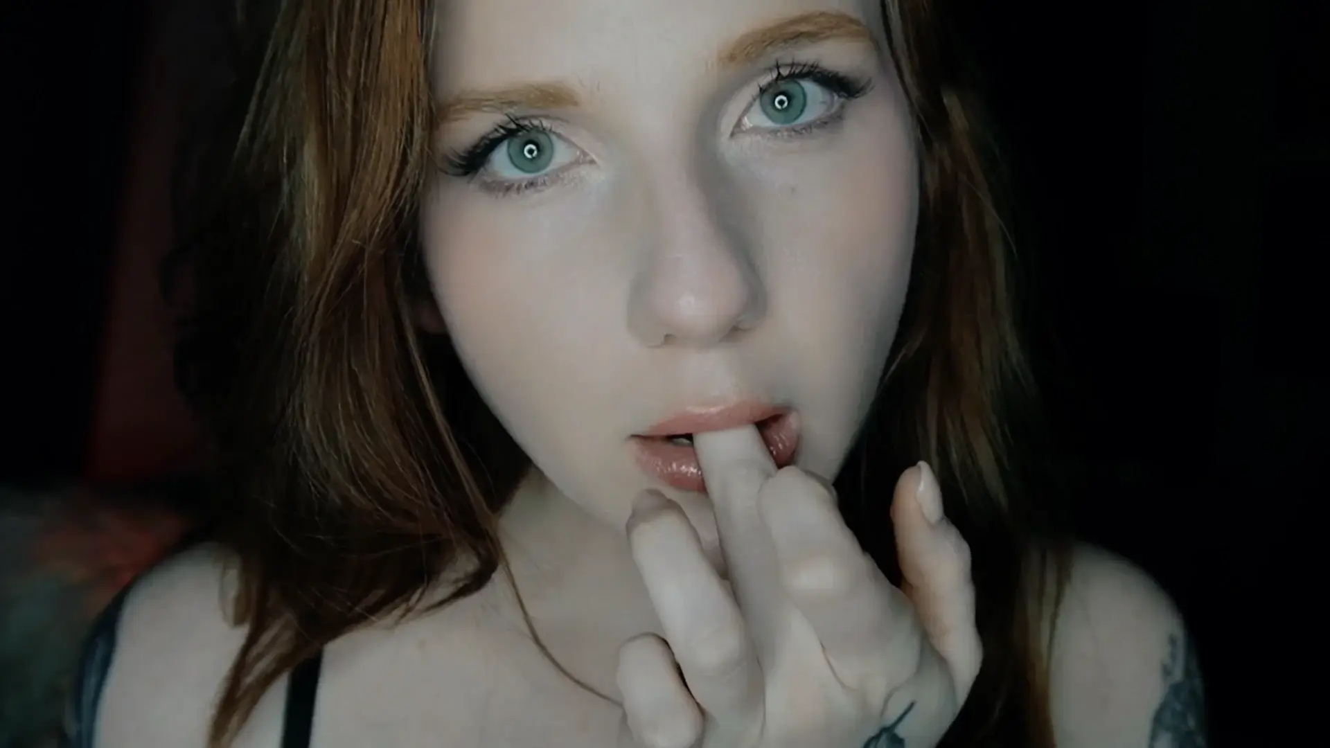 Jaxi ASMR Sensual Finger Sucking