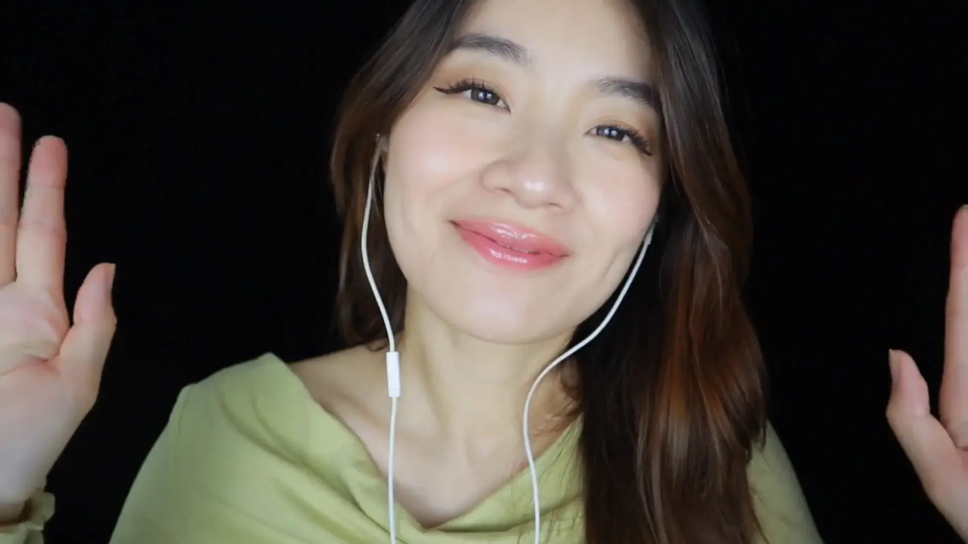 Lin ASMR Close Up Tingles