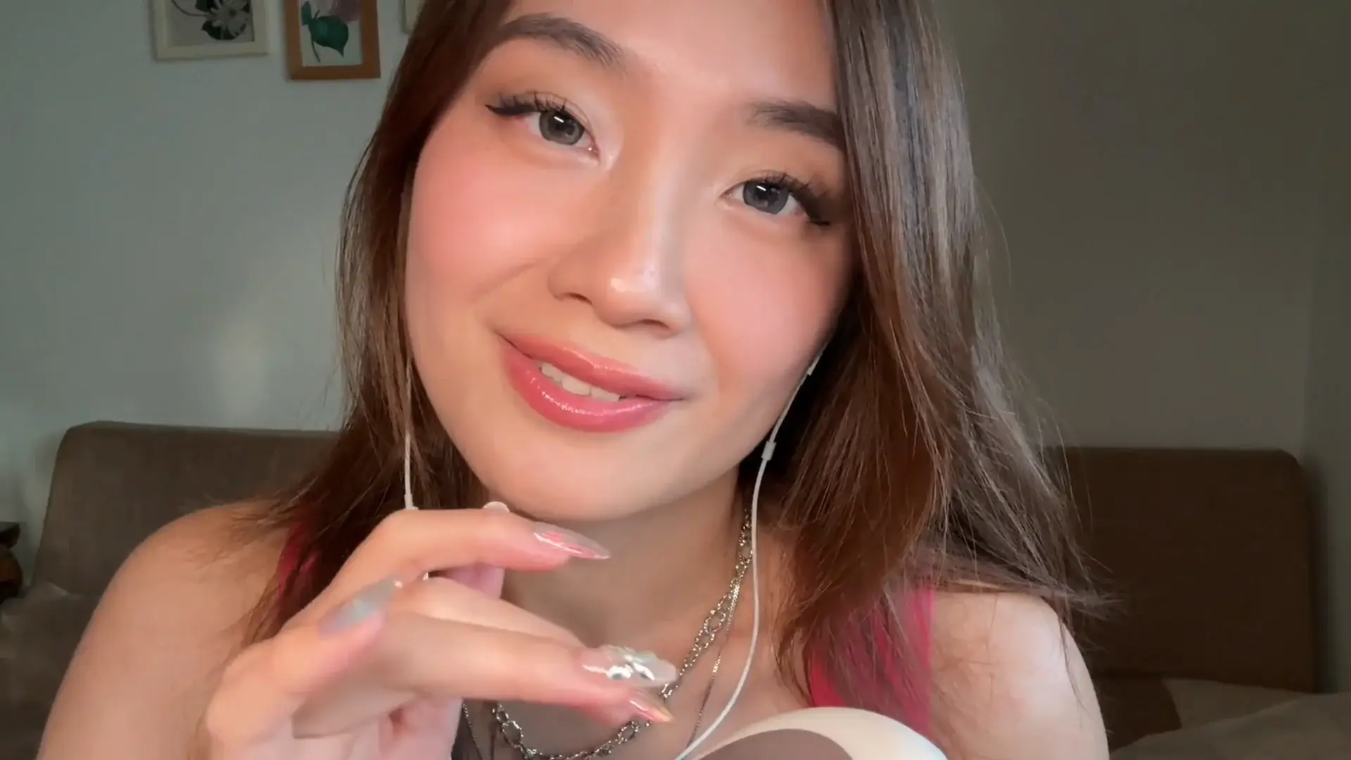 Lin ASMR Crazy Ear Eating