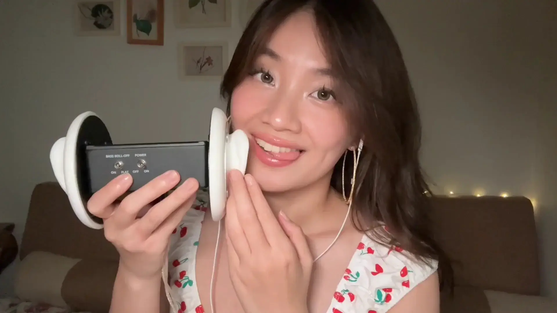 Lin ASMR Ear Eating