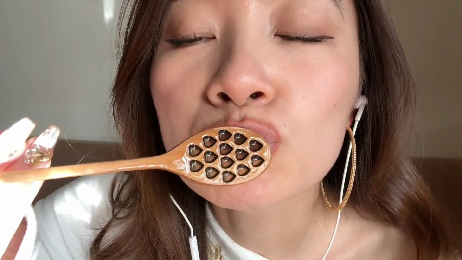 Lin ASMR Ear Licking With Honey