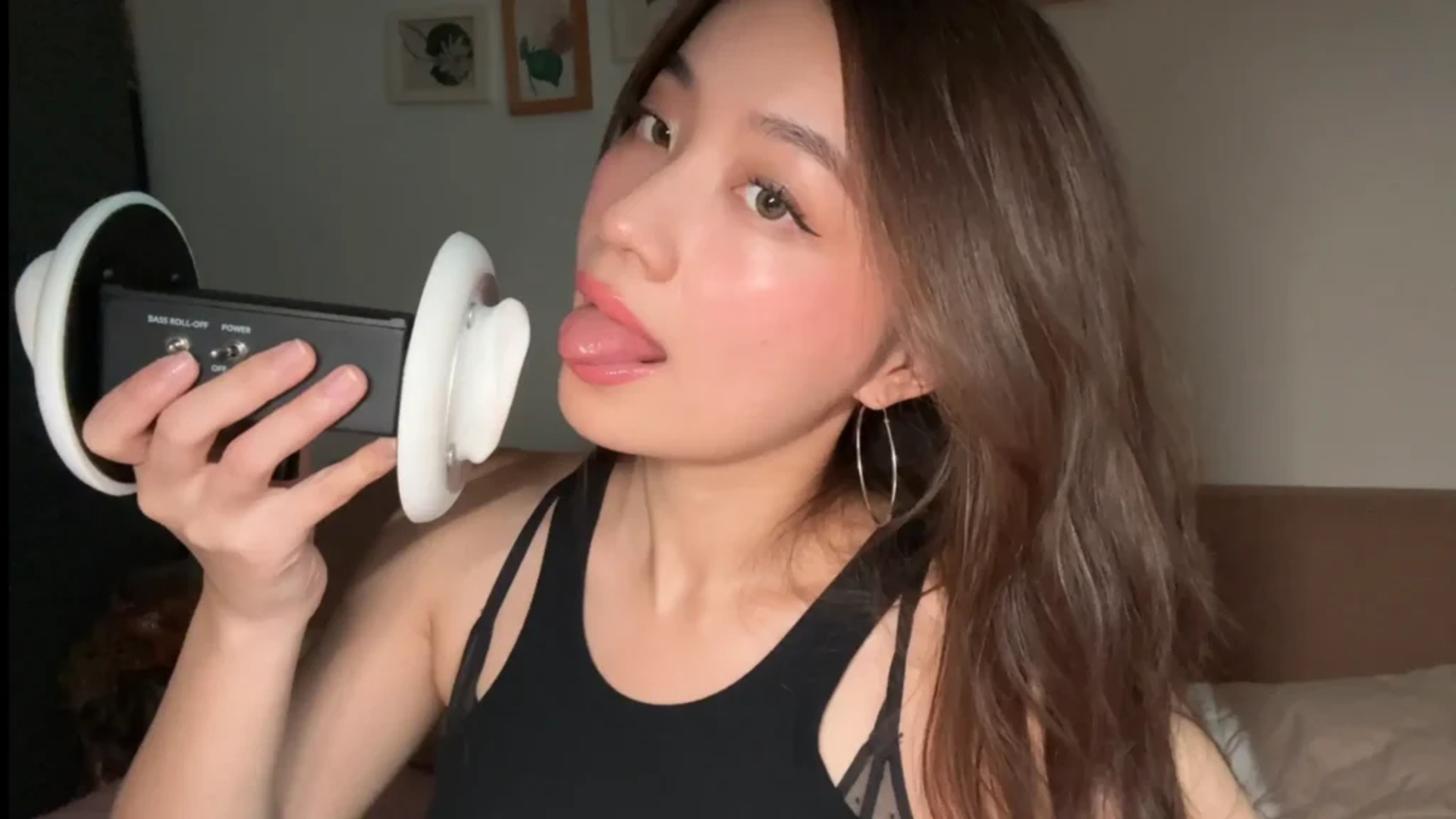 Lin ASMR Ear Licking