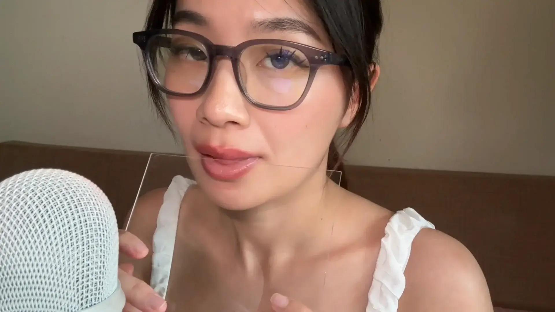 Lin ASMR Glass VS Glasses Licking