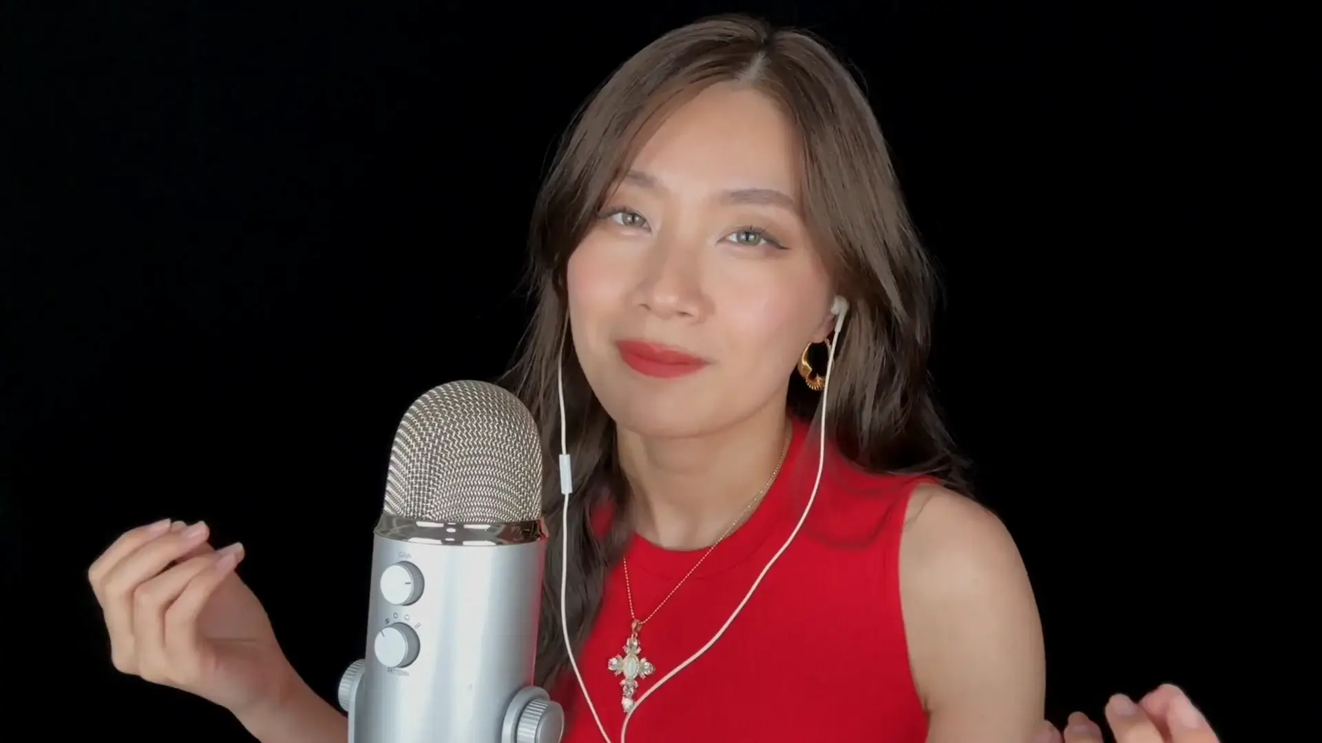 Lin ASMR Kisses & Mouth Sounds