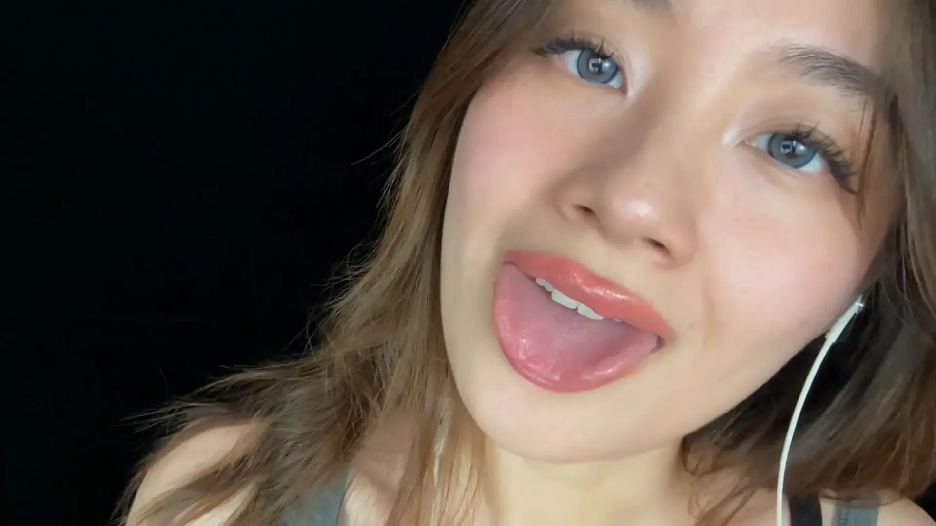 Lin ASMR Lens Licking
