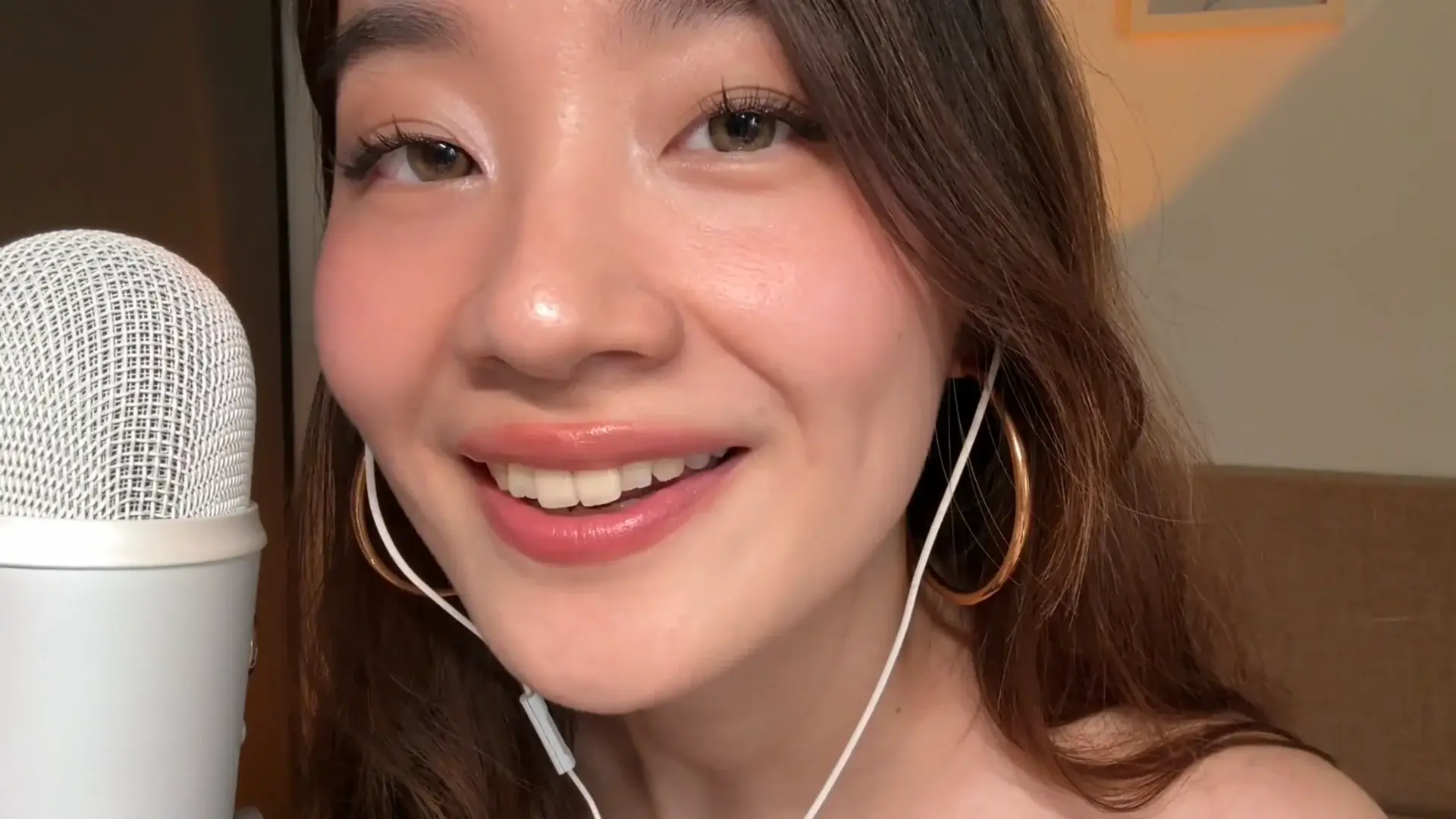 Lin ASMR Mic Licking