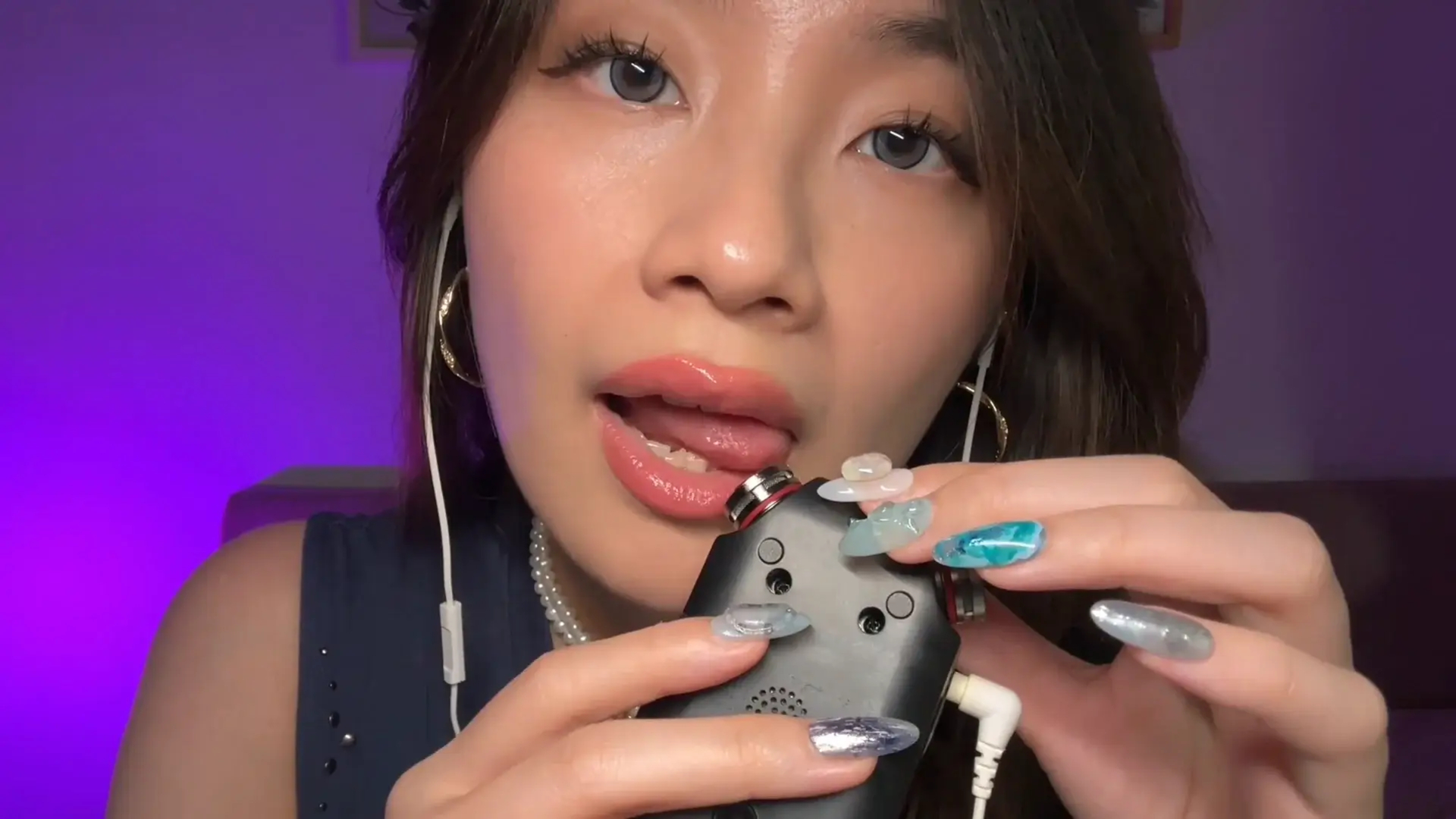 Lin ASMR Mic Swallowing & Licking