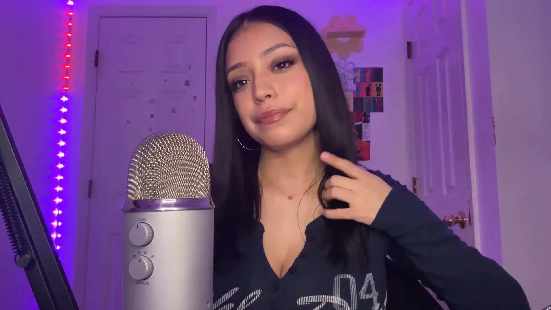 Mely’s ASMR Fabric Scratching & Spit Painting