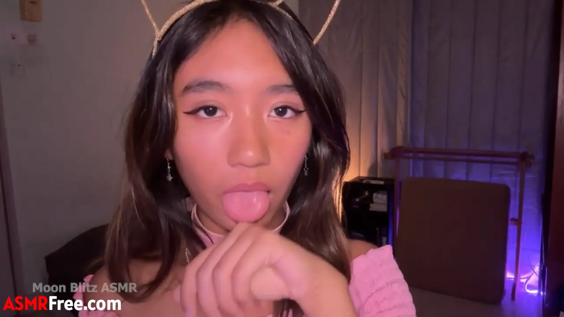 Moon Blitz ASMR Kitty Cat Spit Painting