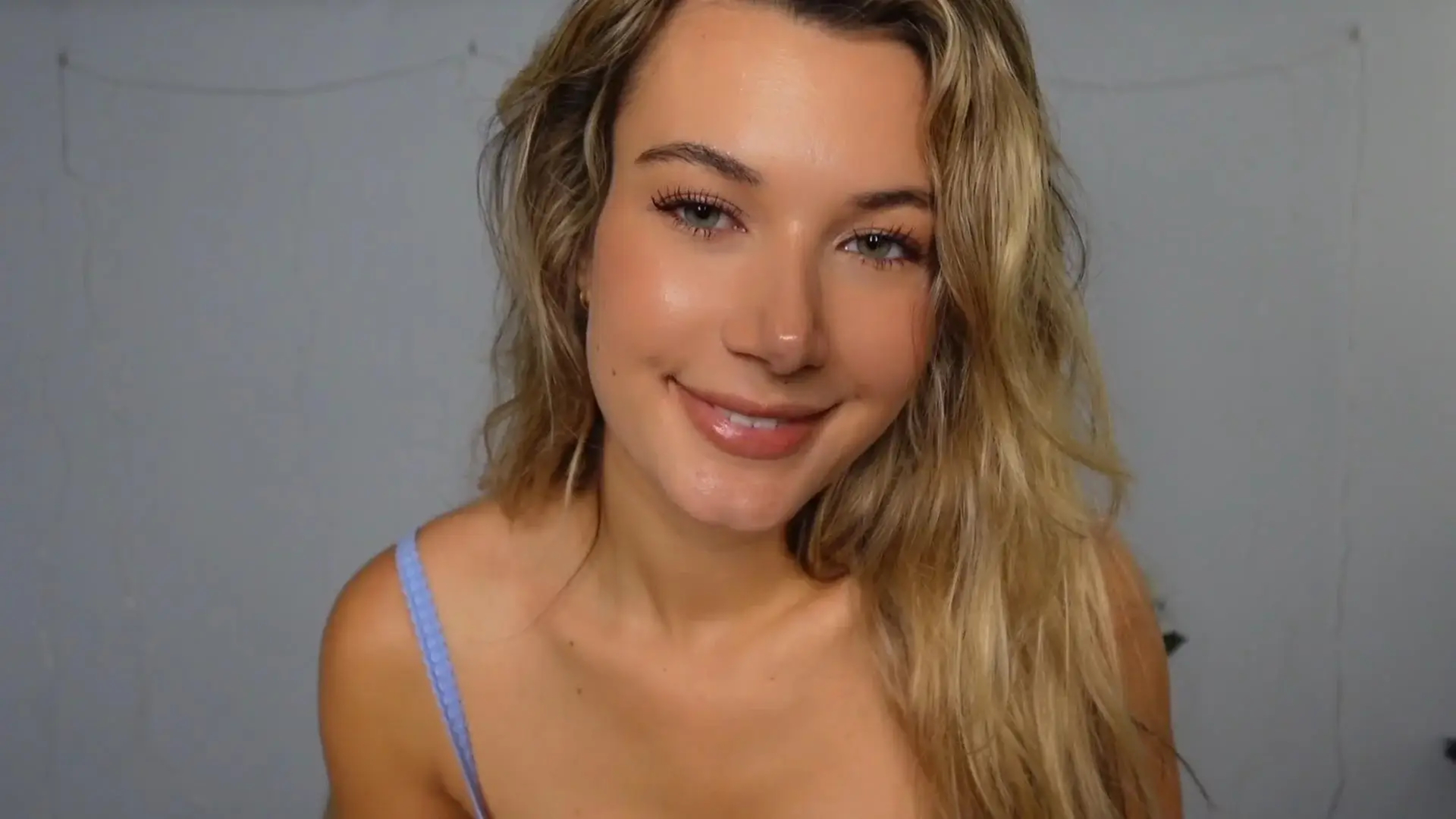Sabrina Vaz ASMR Seductive Face Massgae ed