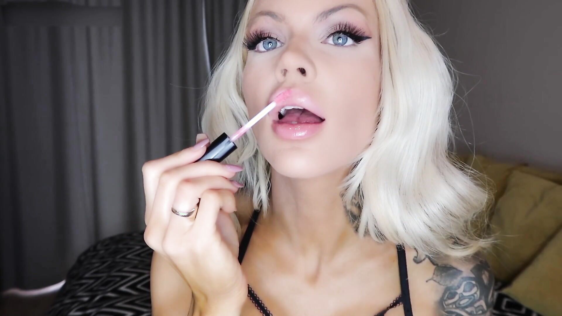 Goddess Harley LaVey - Stroke 4 My Lipgloss - ManyVids - blonde - big tits - solo - virtualsex - gooning - fake tits - fetish - dirty talk - tattoo