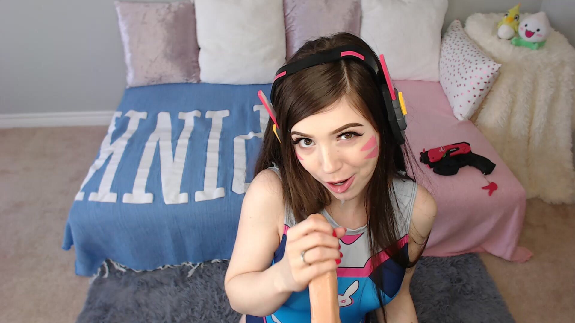 lilcanadiangirl - Dva Wants Your Cum - ManyVids - solo - brunette - teen - masturbation - dirty talk - pov - tease