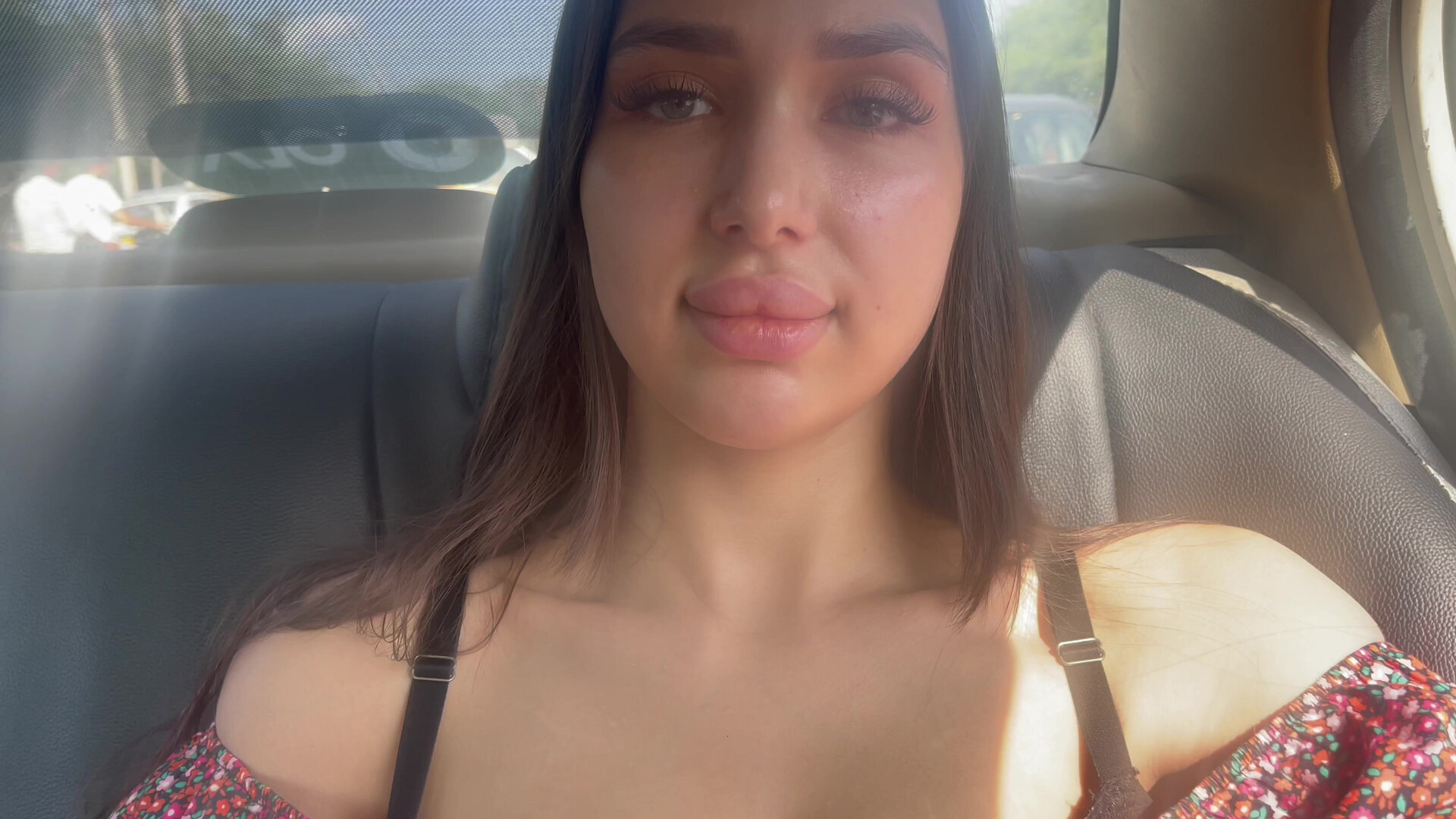 kristinaxxx - Tеasing Taxi Drivеr In Tight Top - ManyVids - curvy - big tits - natural tits - brunette - solo - pov - dirty talk - masturbation - big ass