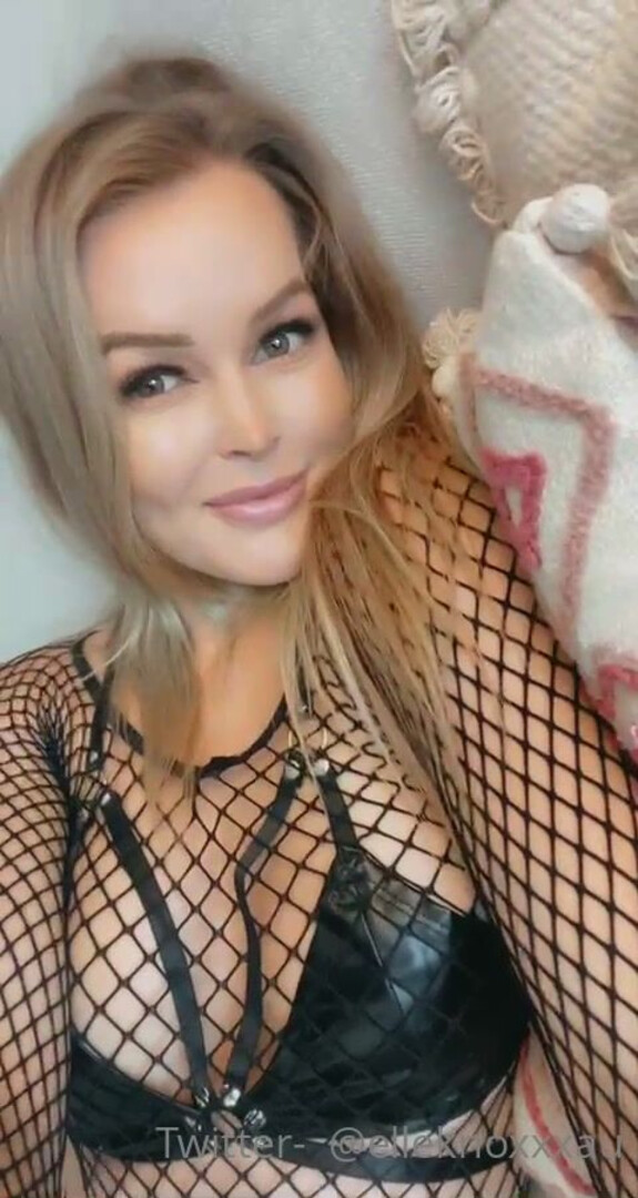 Elle Knox - Close Up Masturbation - Onlyfans - OnlyFans - masturbation - blonde - pov - dirty talk - big tits - fake tits - teen