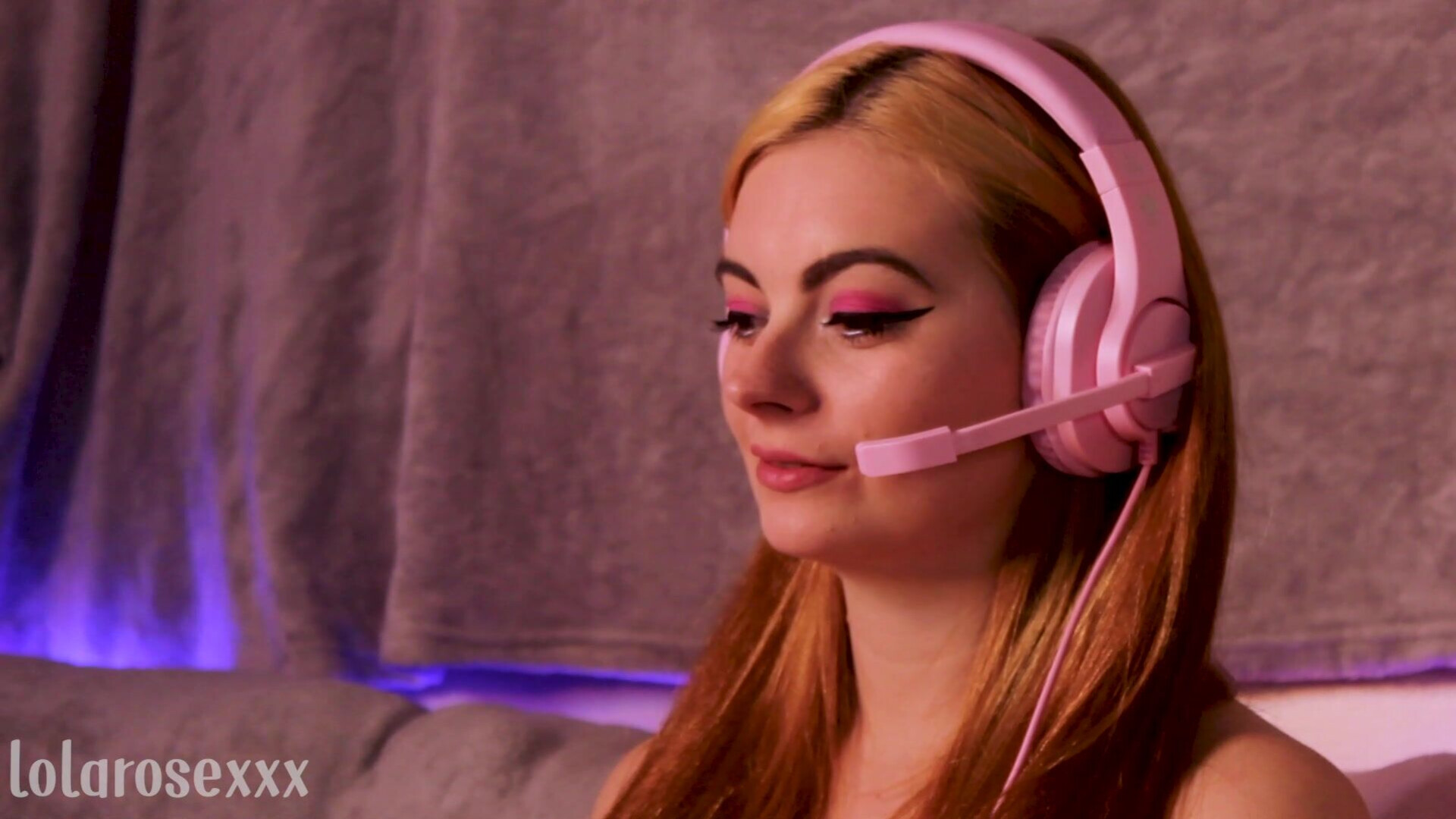 lolarosexxx - gamer girl pounded hard by fuck machine - ManyVids - natural tits - teen - dirty talk - pussy