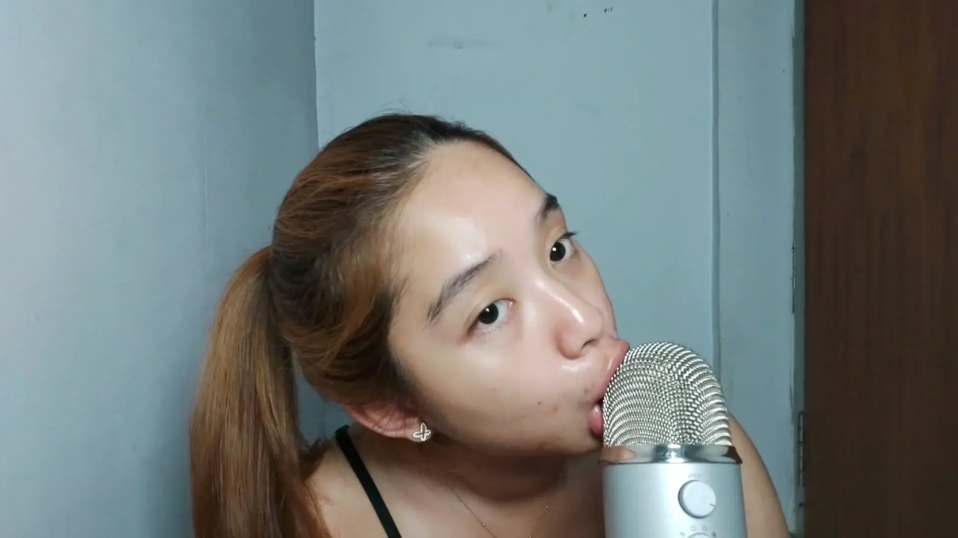 ZOZO ASMR Mic Nibbling