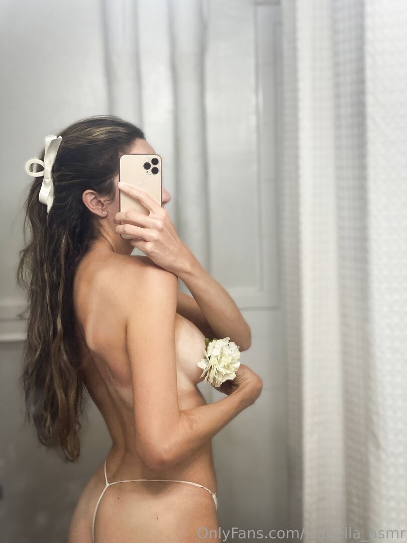 Isabella ASMR - Her hottest pics and thirst traps!