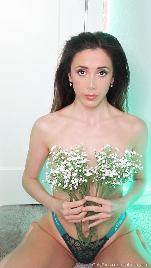 Isabella ASMR - Her hottest pics and thirst traps!