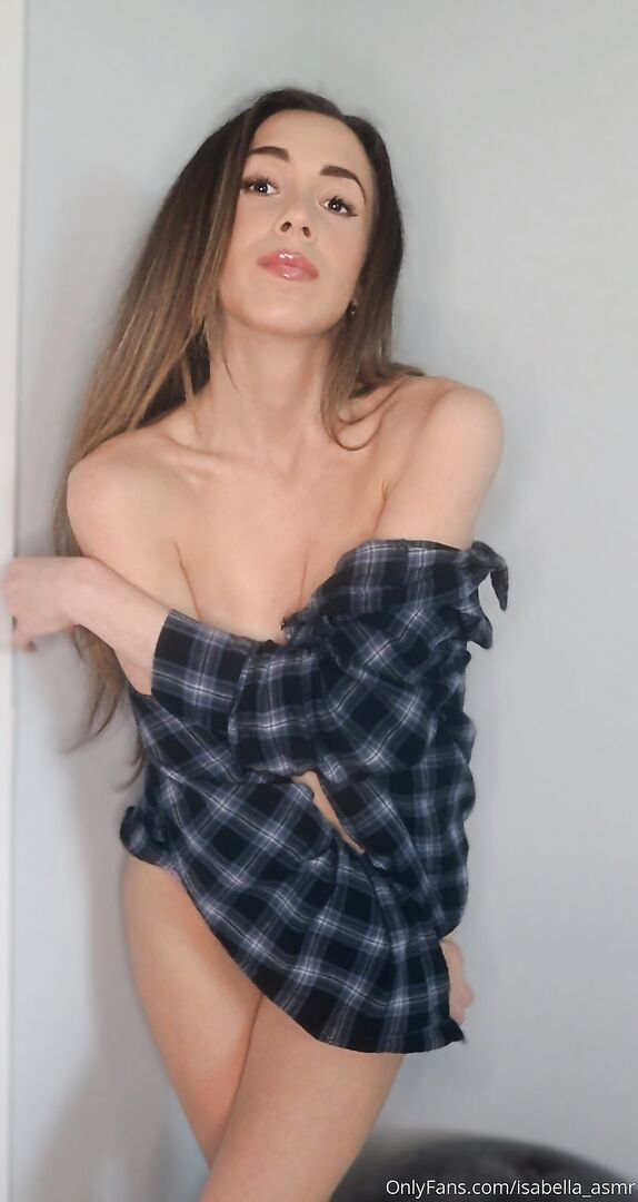 Isabella ASMR - Her hottest pics and thirst traps!