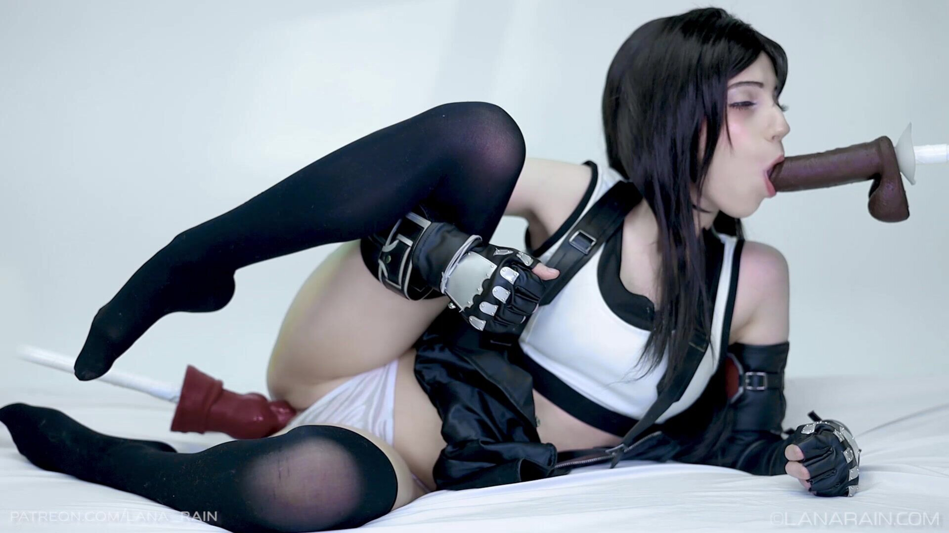 Lana Rain - Tifa Lockhart shows her friends 7th Heav - ManyVids - cosplay - big tits - teen - fake tits - pov - dirty talk