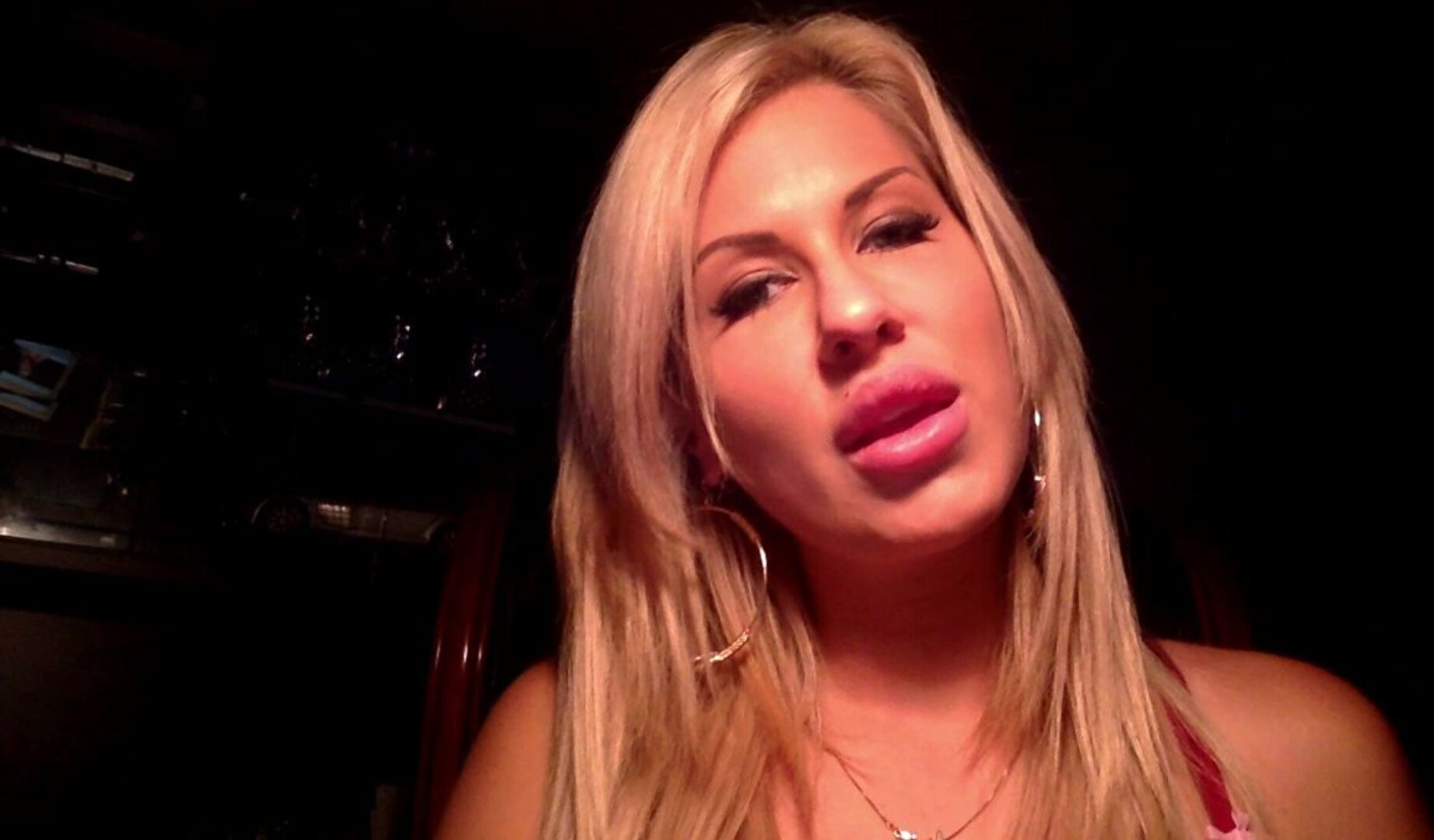 Savana Styles - Savana Styles Loves Lipstick - ManyVids - milf - big tits - fake tits