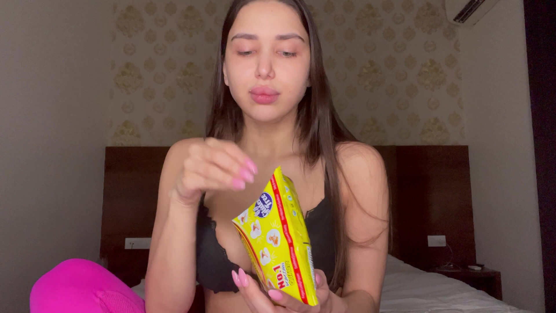 kristinaxxx - Mukbang Popcorn Cokе - ManyVids - curvy - big tits - natural tits - brunette - solo - pov - dirty talk - masturbation - big ass