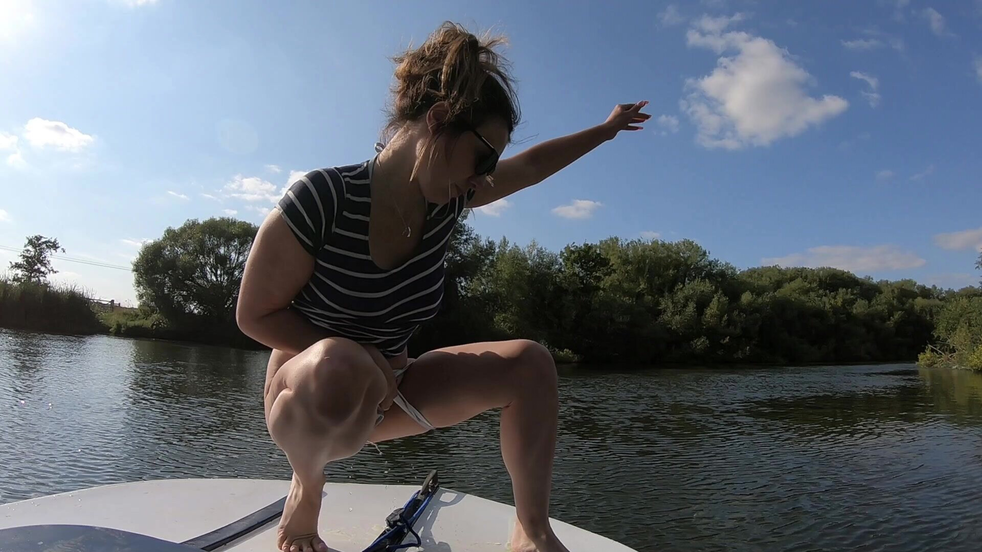 theenglishrose3 - Peeing on the Boat - ManyVids - piss - milf - pov - brunette