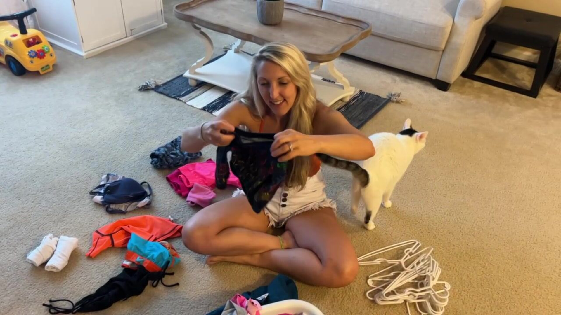 ErikaSwingz - Folding Laundry and Teasing - ManyVids - tease - blonde - milf - big tits - natural tits - pov - blowjob
