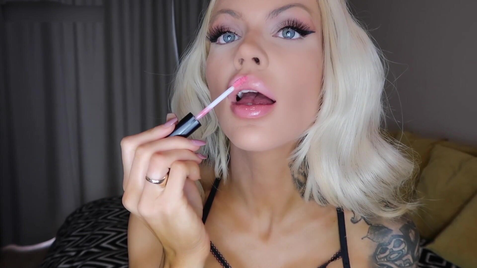 Goddess Harley LaVey - Stroke 4 My Lipgloss - ManyVids - blonde - big tits - solo - virtualsex - gooning - fake tits - fetish - dirty talk - tattoo