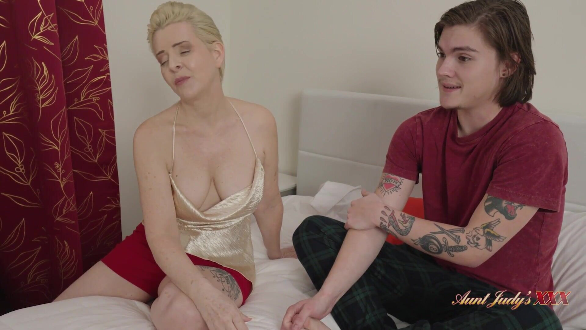 Bobbi Shay Foxy 58yo Blonde Bombshell Bobbi Shay makes her SENSATIONAL DEBUT - milf - mature - big ass - blowjob