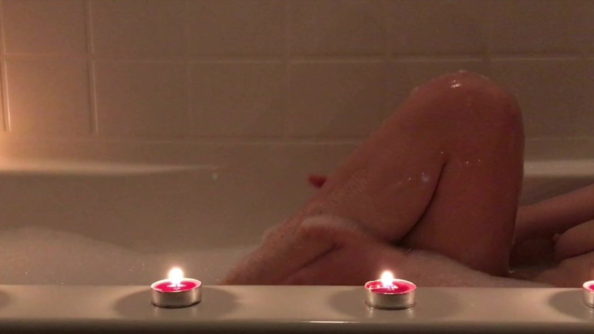 Catherine Grey Bubble Bath Candle Light - softcore - amateur - solo