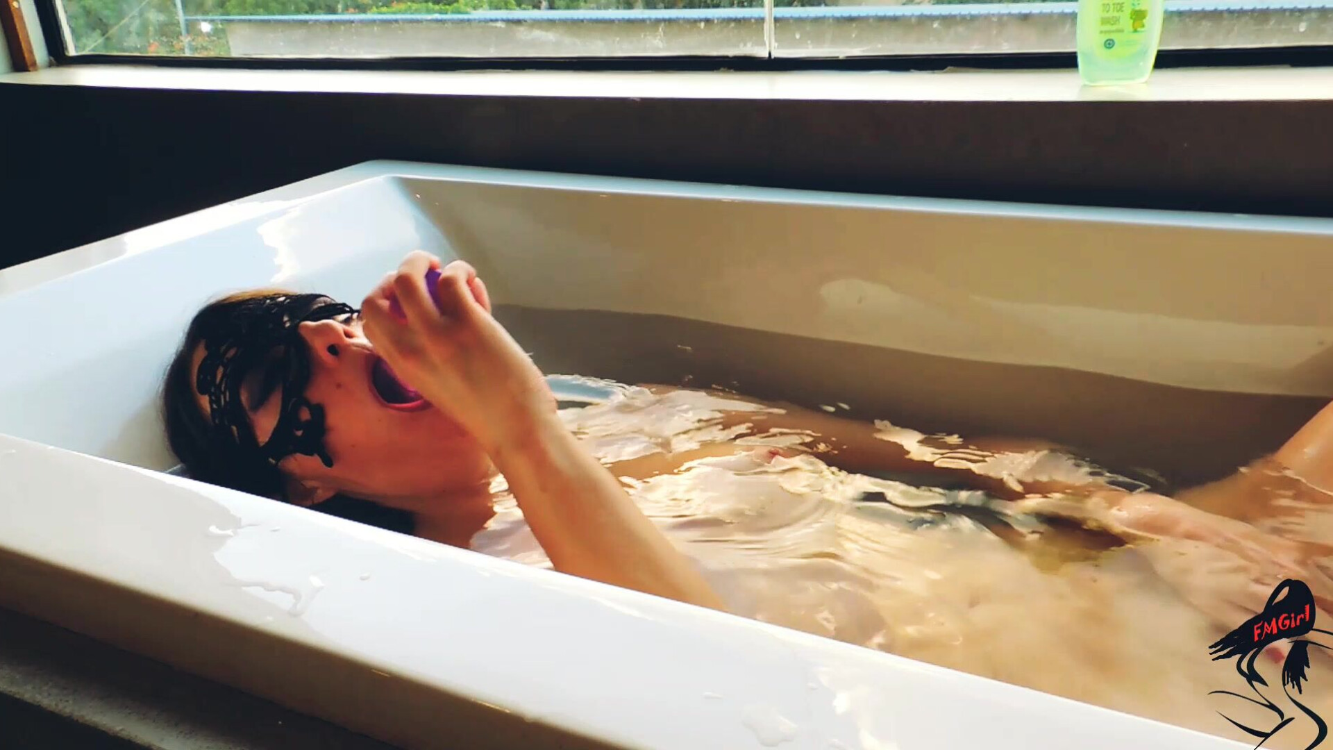 Fmgirl Sensual Bath And Blowing Bubbles - solo - amateur - hd porn