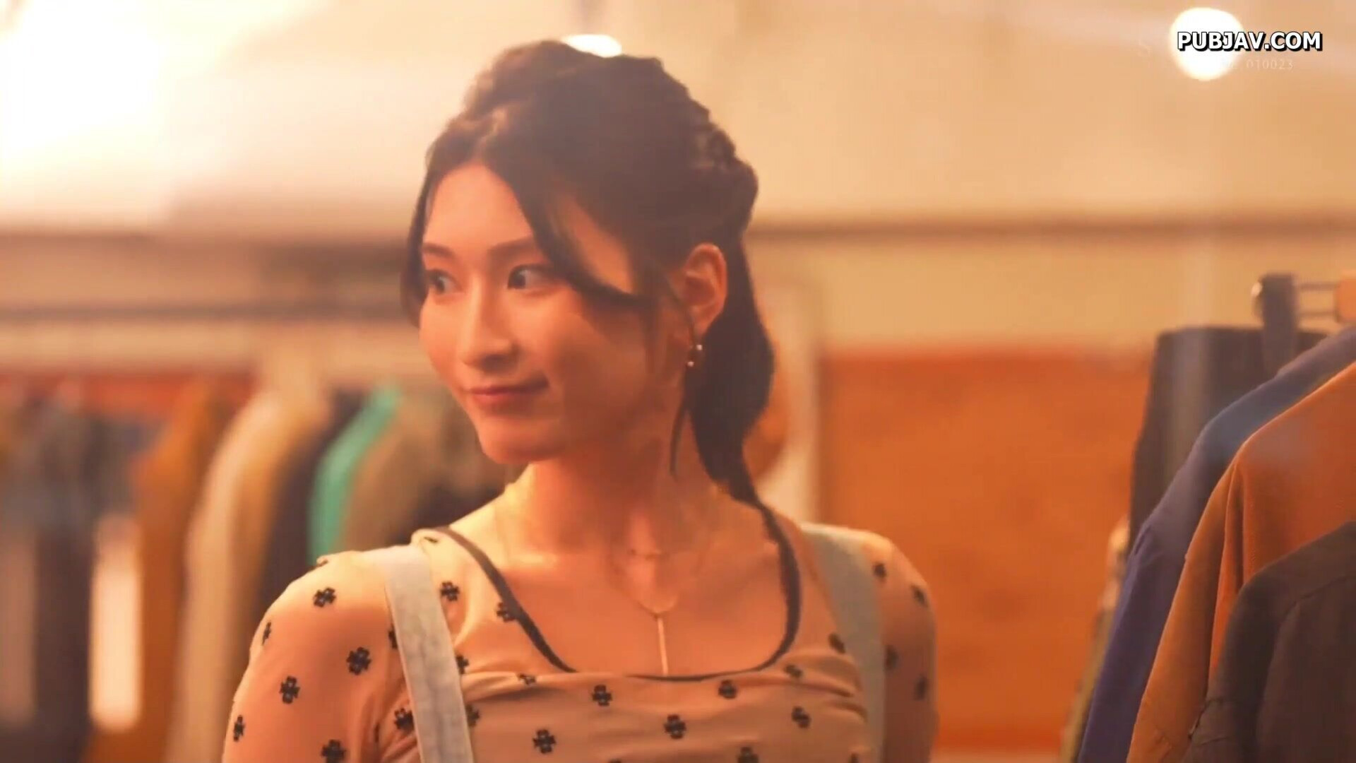 Honjo Suzu A Fashionable And Sexy Clothing Store Employee Who Makes Customers Compl - babe