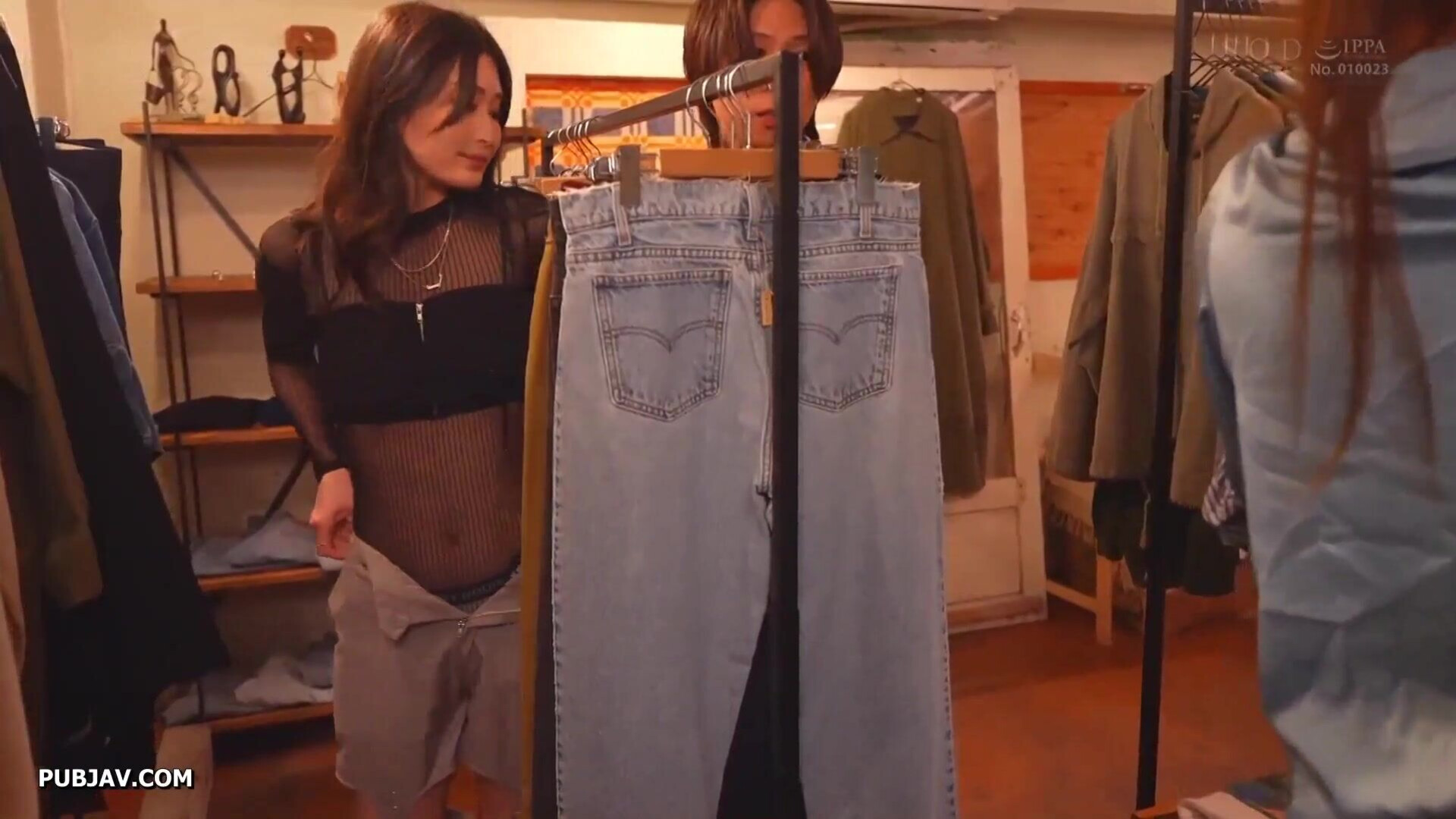 Honjo Suzu A Fashionable And Sexy Clothing Store Employee Who Makes Customers Compl - babe
