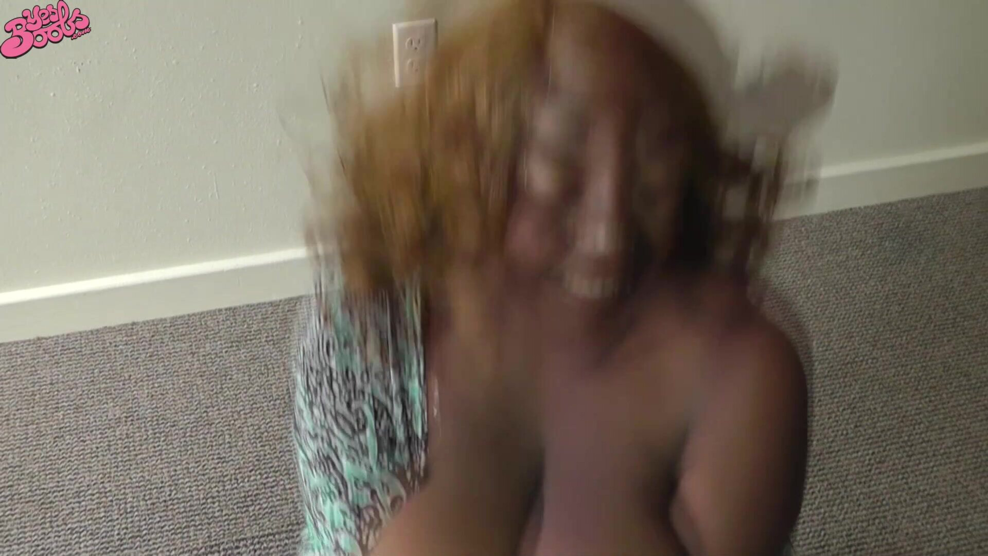 Jinx Bouncing - big tits - solo - amateur