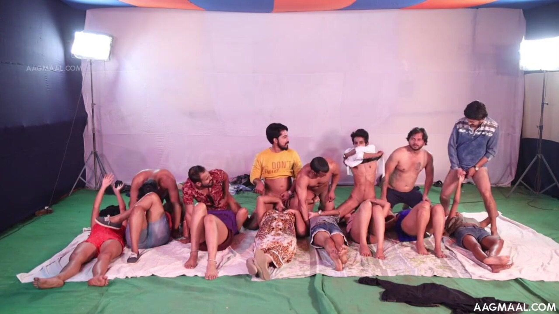 Nude World Uncut (2023) VChat Hindi Hot Short Film - neelam - sapnasappu - tinanandy - tinadutta - sucharitabhattacharya - alkaraj - priyagamre - bhartijha - ayushijaiswal - suhanakhan