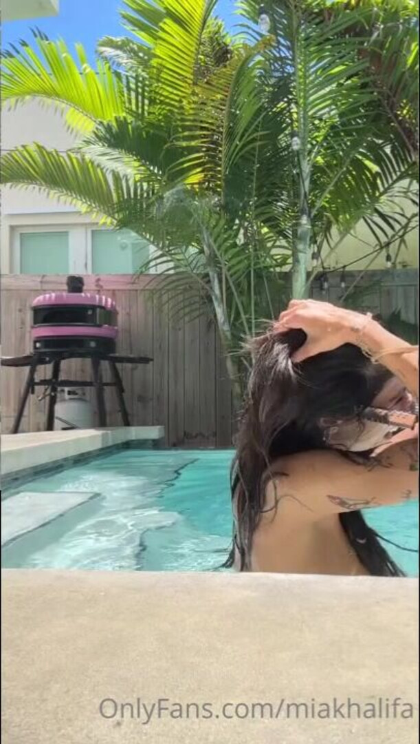 Pool Tease Scene - big ass - big tits - blowjob - sex - fuck