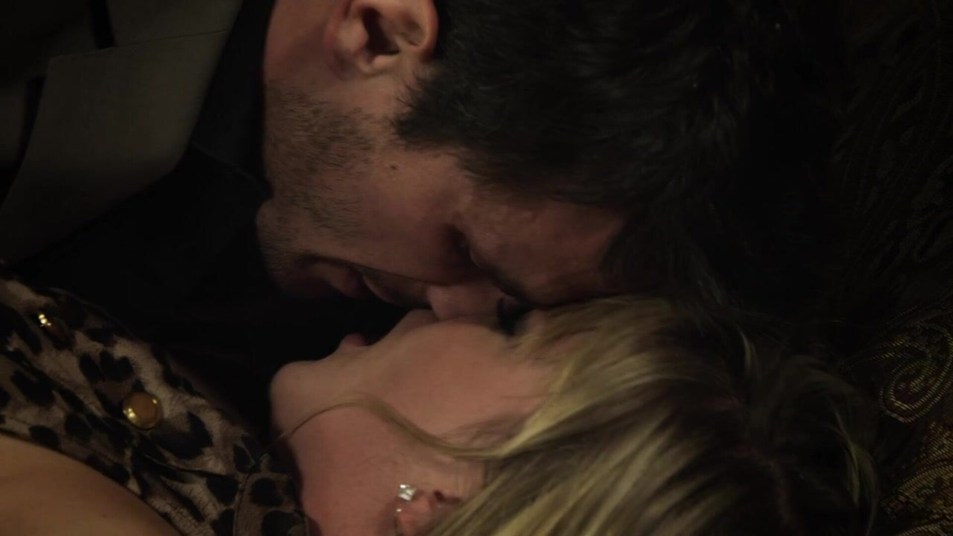 Sexy.Citizen.XXX.2011.BDRip.720p - milf
