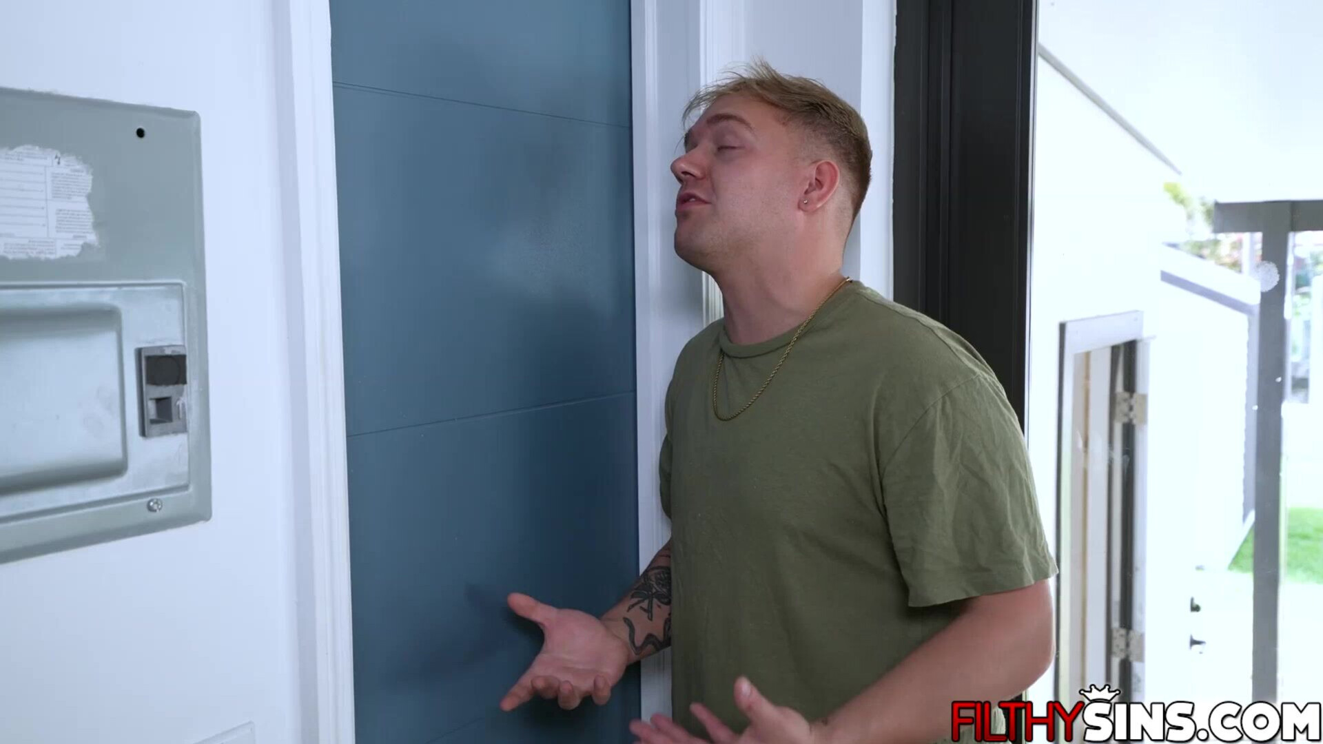 Stepbrother on his knees eating stepsis pussy - natural tits - deepthroat - facial - blowjob - masturbation - big dick - pussy to mouth - ass - hardcore - bathroom