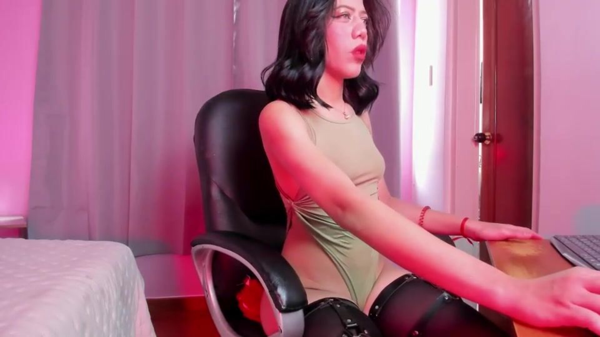 Zoe Bakerr 2025 12 09 07H33m19s - webcam