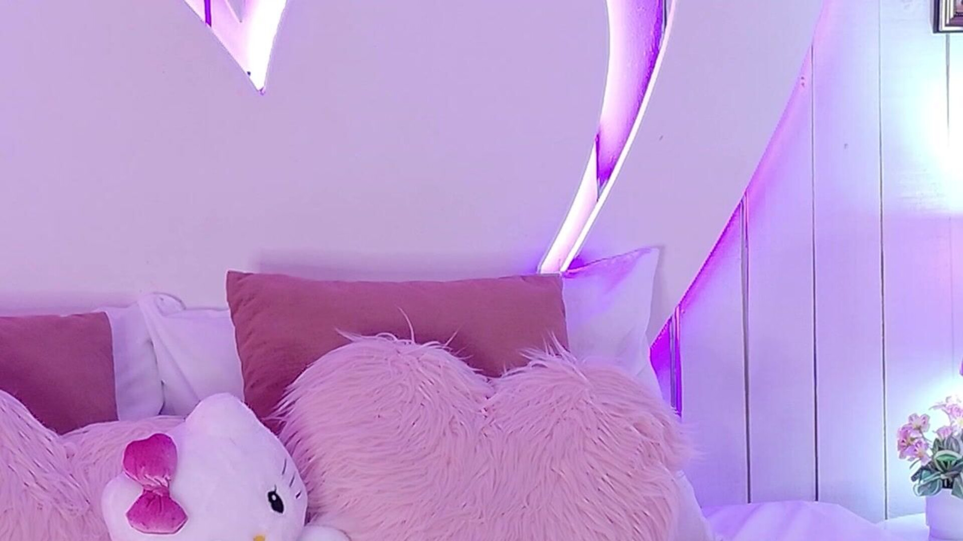 gatitachan 2025 12 28 02h33m13s - webcam